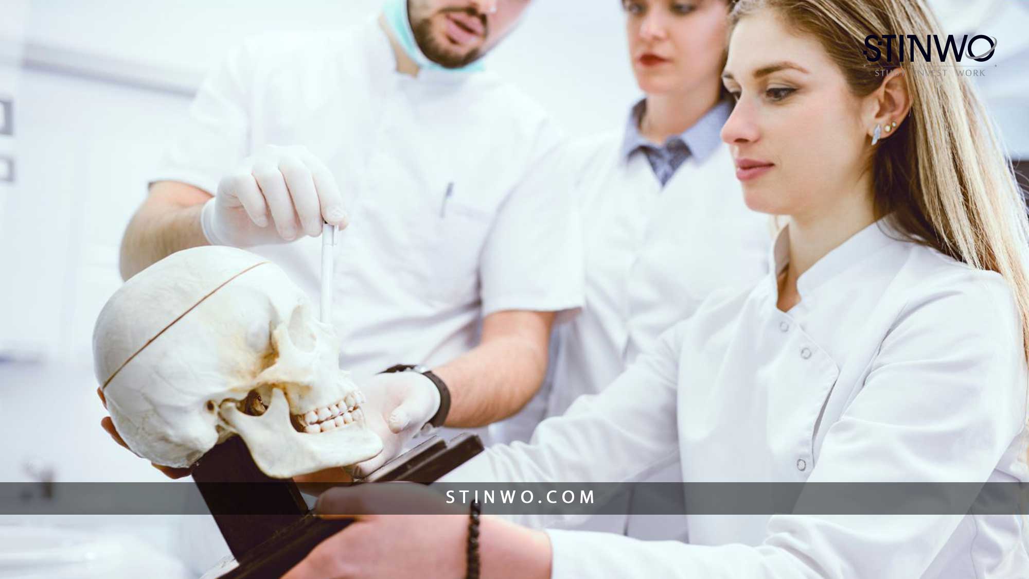 دانشجویان رشته دندانپزشکی در دانشگاه ویکتور بابش