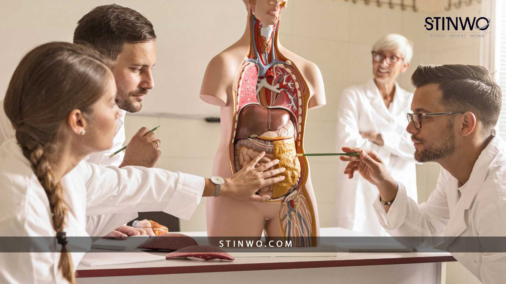دانشجویان پزشکی در دانشگاه ویکتور بابش